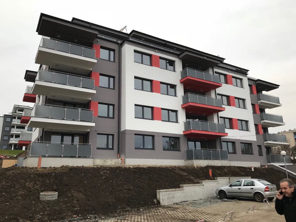 27047117_1907449105949489_909483908_o